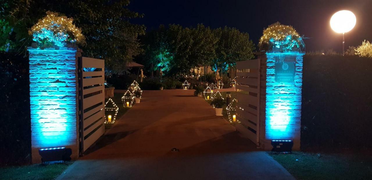 Locanda Borgognina Lucrezia Exteriér fotografie